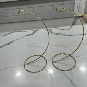 Set of 2 Medium Sized Twisted Wire Ornament Hangar,7 3/4”Gold, Display